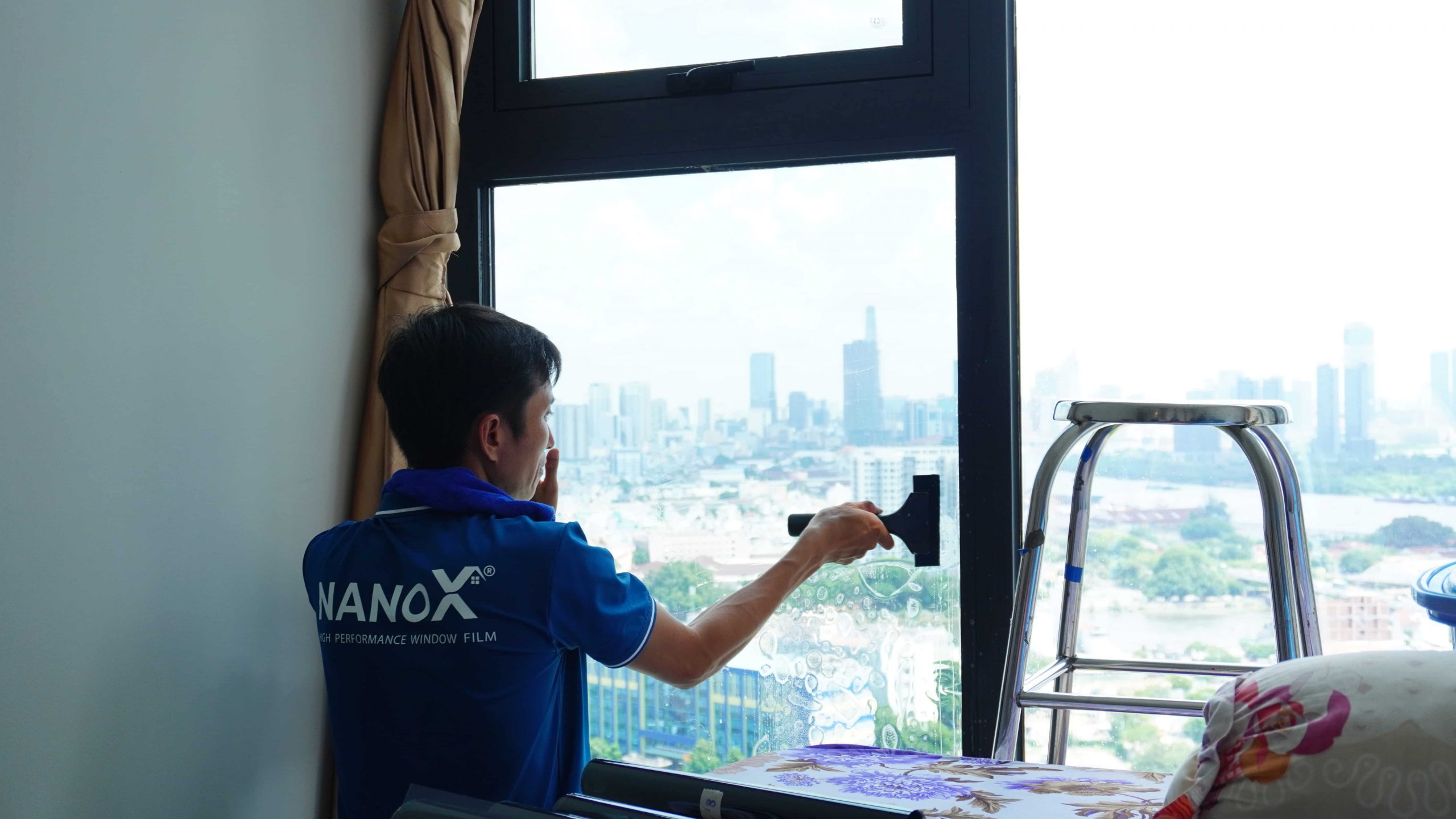 Hình ảnh thi công thực tế phim cách nhiệt B60