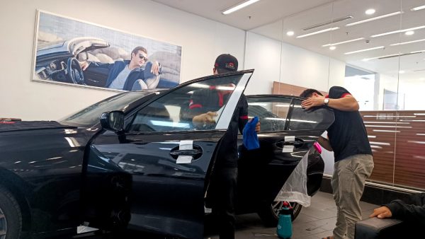 Phim cách nhiệt ô tô Đà Nẵng Gói LLumar Deluxe 70 xe 7 chổ Đà Nẵng