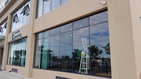 Dòng phim cách nhiệt dán kính Ice-Con chống nóng hiệu quả cho cửa kính tại Đà Nẵng