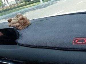 Thảm taplo ô tô bảo vệ taplo ô tô chống bạc màu nút nẻ