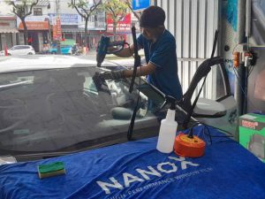 Hình ảnh thi công thực tế dán phim cách nhiệt ô tô 7 chỗ Superior tại phim cách nhiệt Đà Nẵng